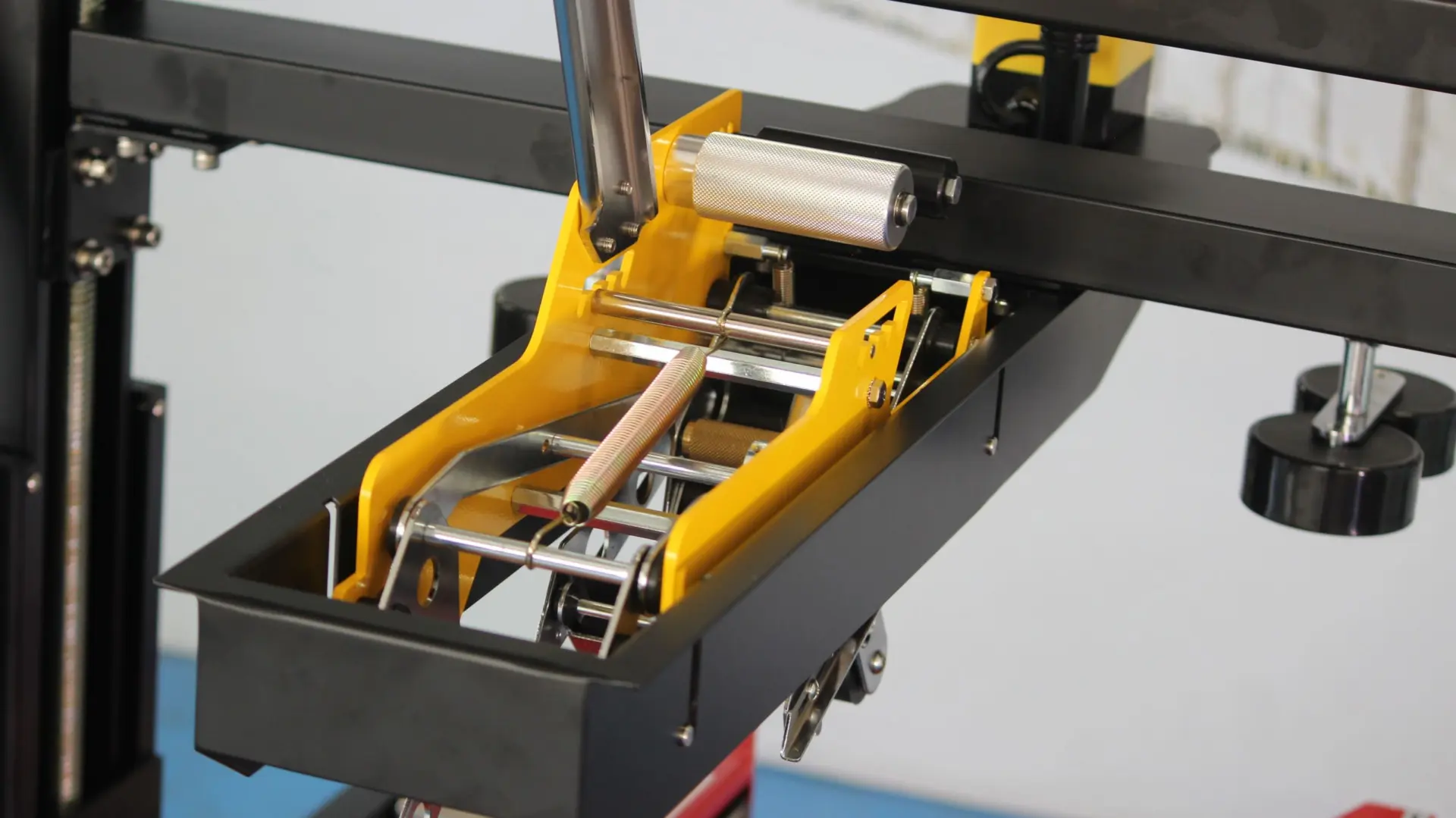 เครื่องปิดกล่องแบบสายพานระบบกึ่งอัตโนมัติ รุ่น CX2